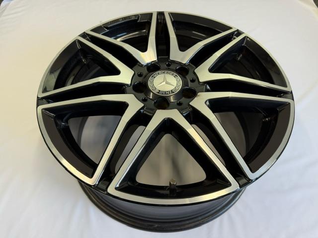 V220d　純正19インチホイール