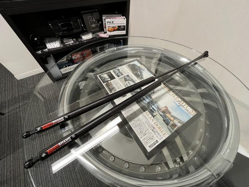 カーボン調ボンネットダンパー